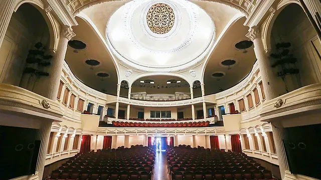 Inside-the-Saigon-Opera-House