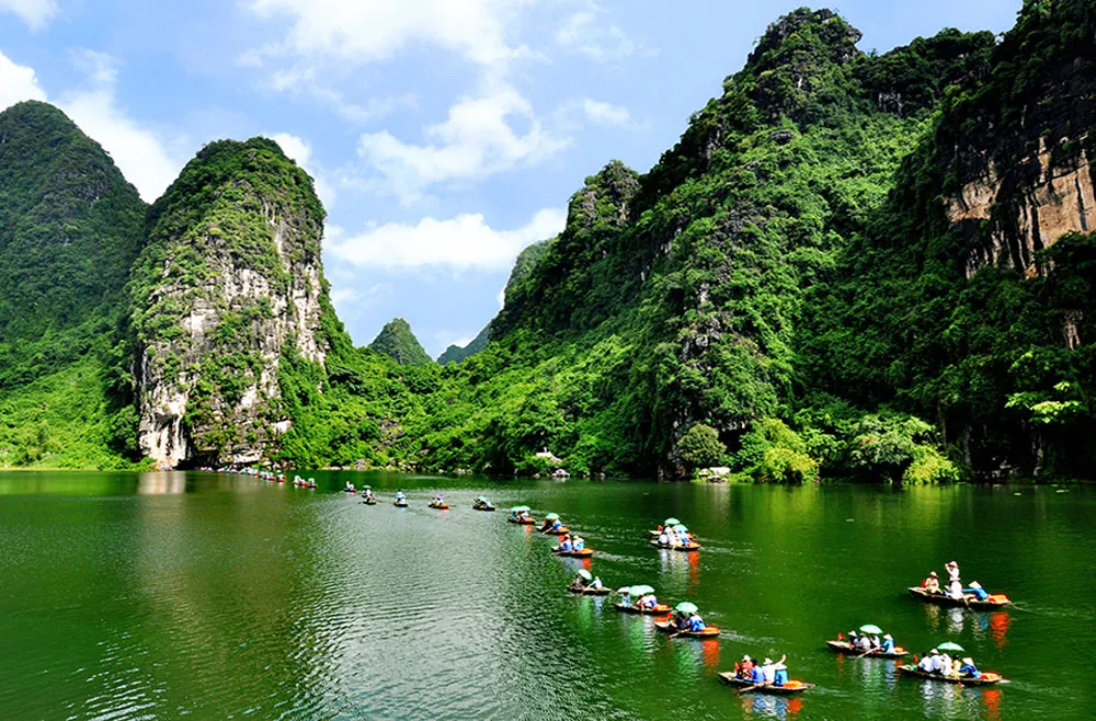 1-month-vietnam-itinerary-days-9-11-ninh-binh-tranquil-countryside 1-month-vietnam-itinerary-days-9-11-ninh-binh-tranquil-countryside
