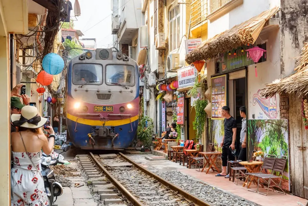 10-days-in-vietnam-itinerary-local-flavors-beach-time-in-hoi-an-image 10-days-in-vietnam-itinerary-local-flavors-beach-time-in-hoi-an-image