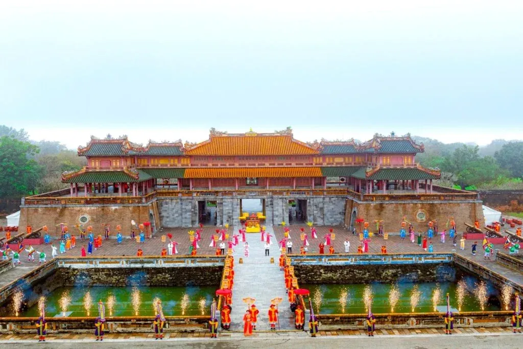 10-days-in-vietnam-itinerary-royal-tomb 10-days-in-vietnam-itinerary-royal-tomb