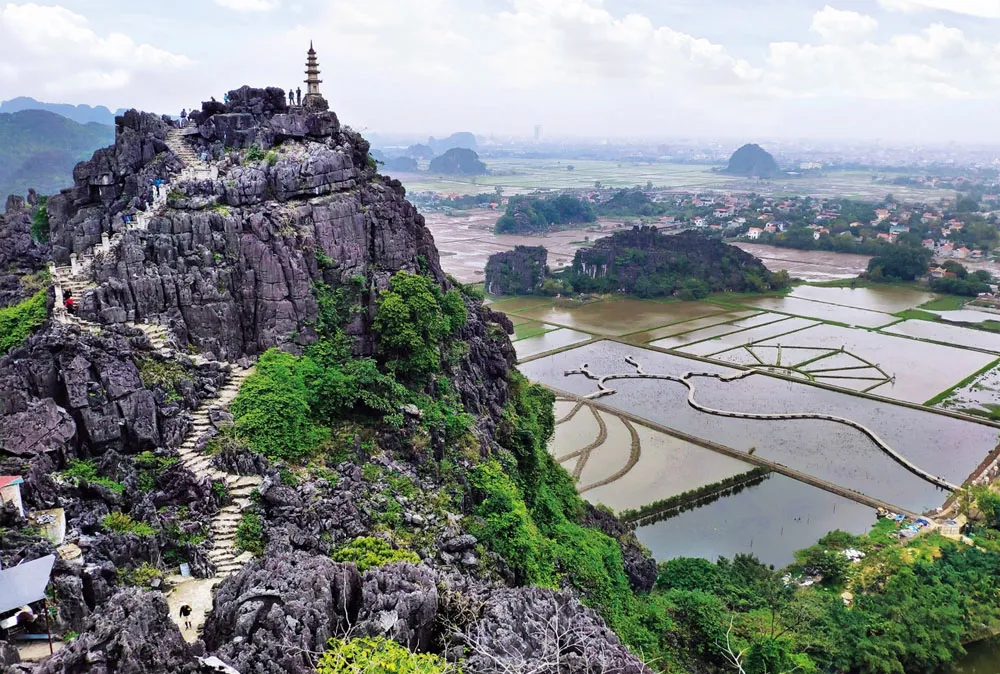 14-days-in-vietnam-itinerary-day-6-7-ninh-binh-inland-halong-bay-with-a-rustic-soul 14-days-in-vietnam-itinerary-day-6-7-ninh-binh-inland-halong-bay-with-a-rustic-soul