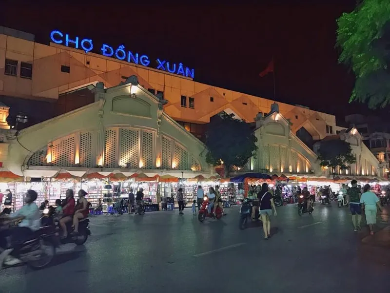Dong-Xuan-Night-market-do-not-cost-entrance-fee Dong-Xuan-Night-market-do-not-cost-entrance-fee