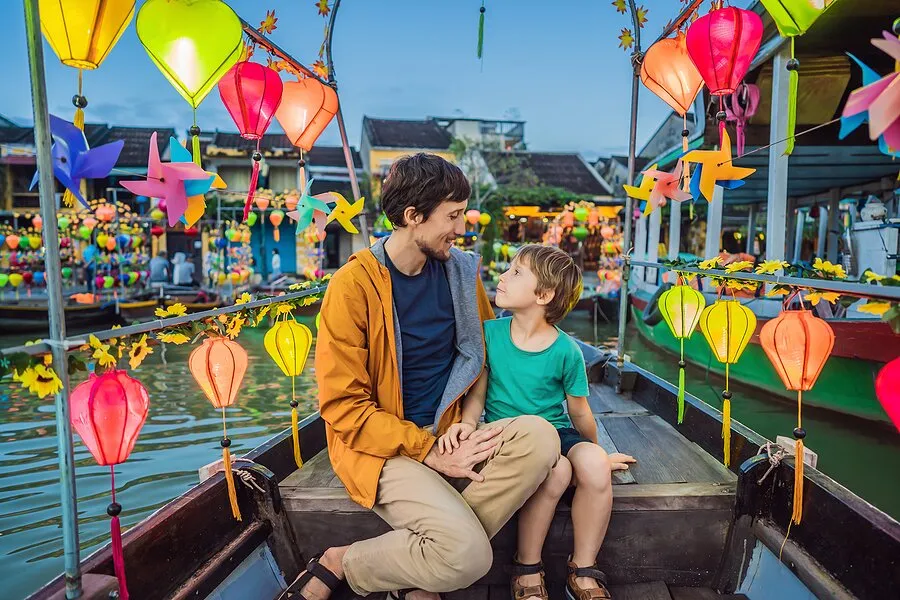 Family-trip-to-vietnam-etiquette-and-tips Family-trip-to-vietnam-etiquette-and-tips