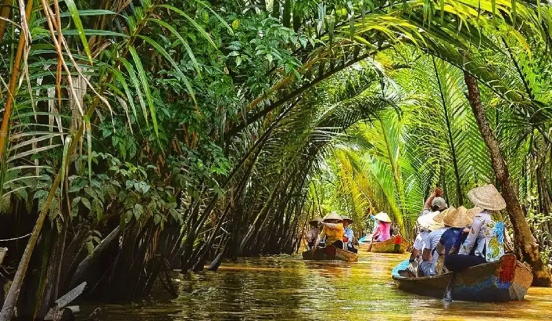 boat-ride-in-ben-tre boat-ride-in-ben-tre