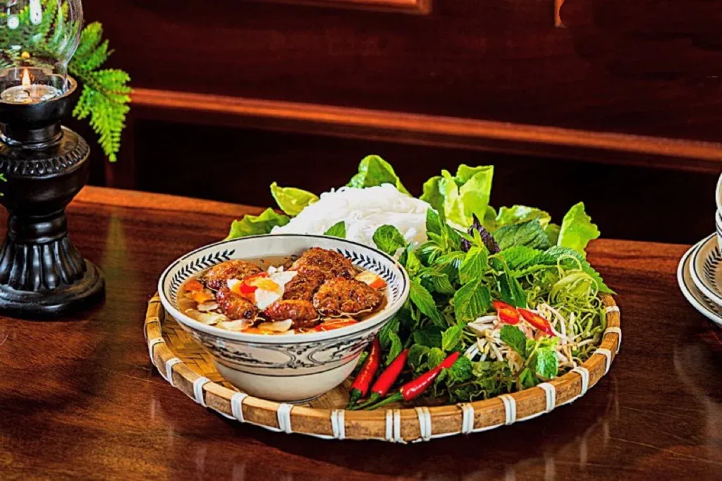 bun-cha-a-famous-food-in-hanoi bun-cha-a-famous-food-in-hanoi
