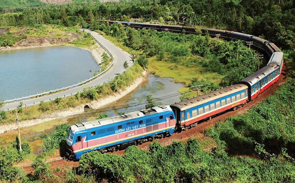 central-vietnam-itinerary-travel-by-train central-vietnam-itinerary-travel-by-train