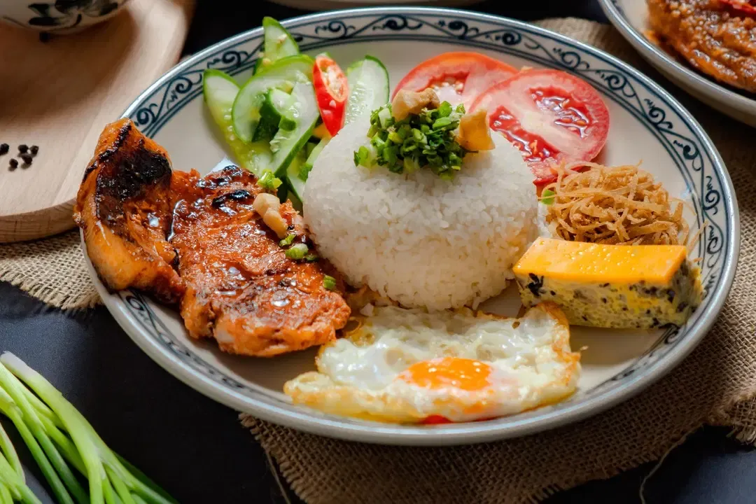 com-tam-broken-rice-plate com-tam-broken-rice-plate