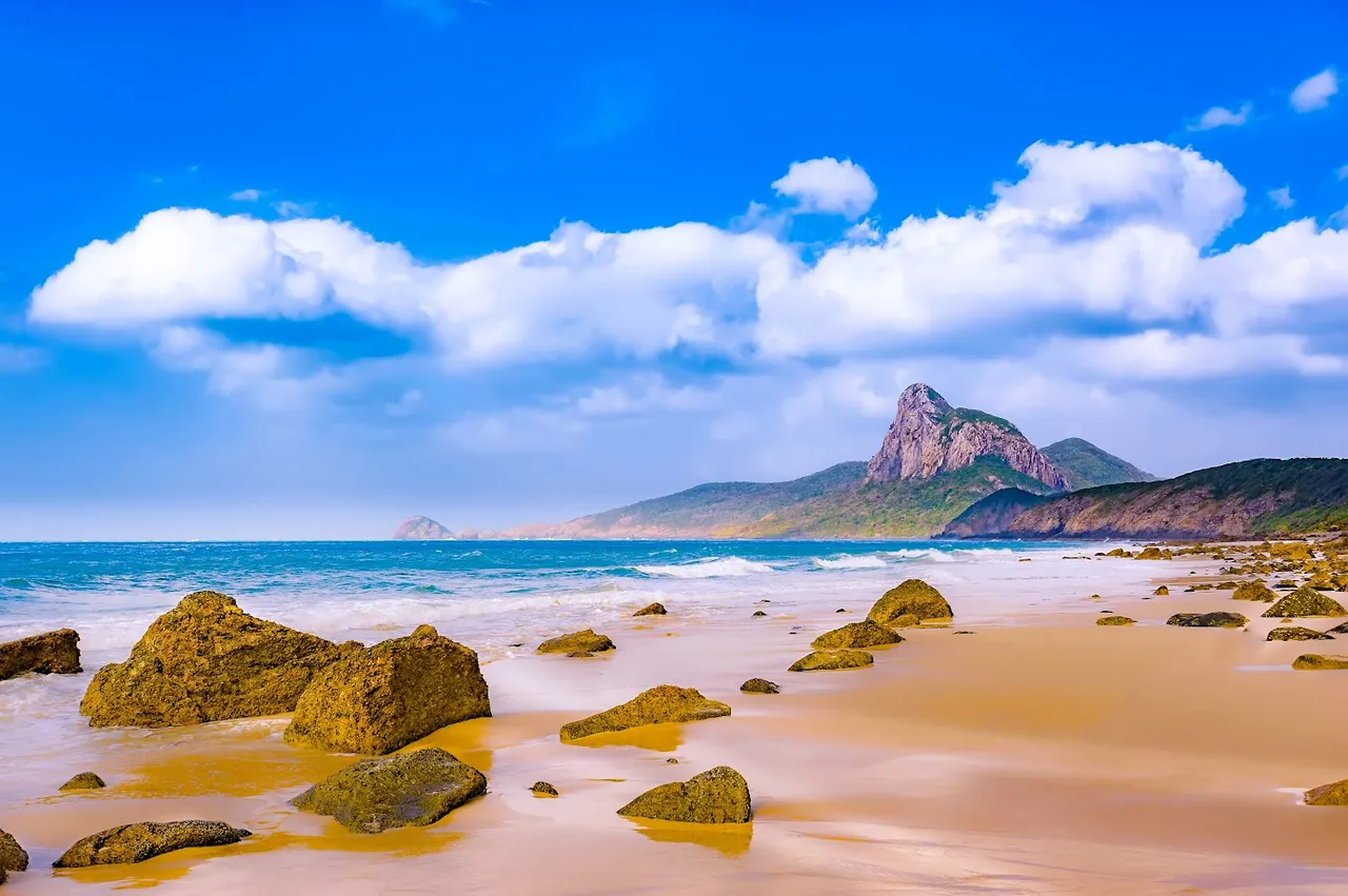 con-dao-peaceful-island-with-dry-weather-and-marine-life con-dao-peaceful-island-with-dry-weather-and-marine-life