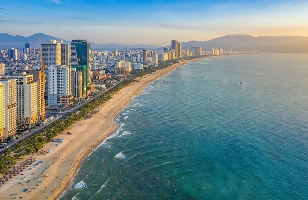 da-nang-farewell-by-the-sea da-nang-farewell-by-the-sea