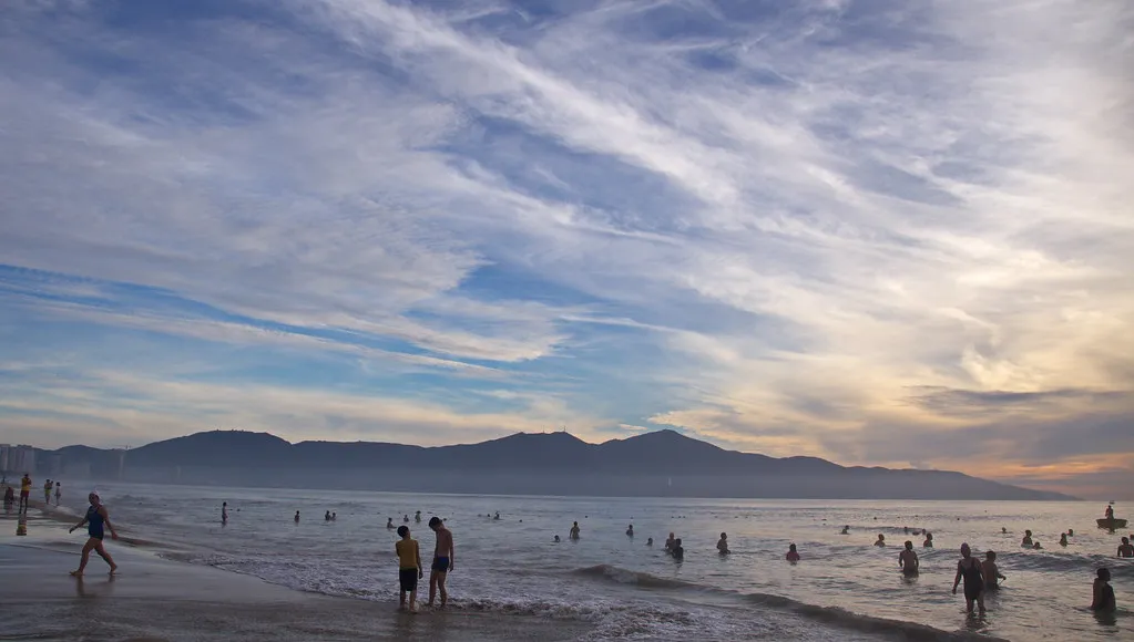 da-nang-ocean-views-and-mountain-breezes da-nang-ocean-views-and-mountain-breezes