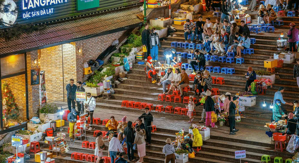 dalat-vietnam-itinerary-night-market dalat-vietnam-itinerary-night-market