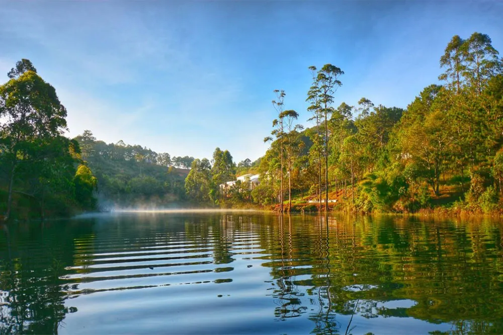 dalat-vietnam-itinerary-tuyen-lam-lake dalat-vietnam-itinerary-tuyen-lam-lake