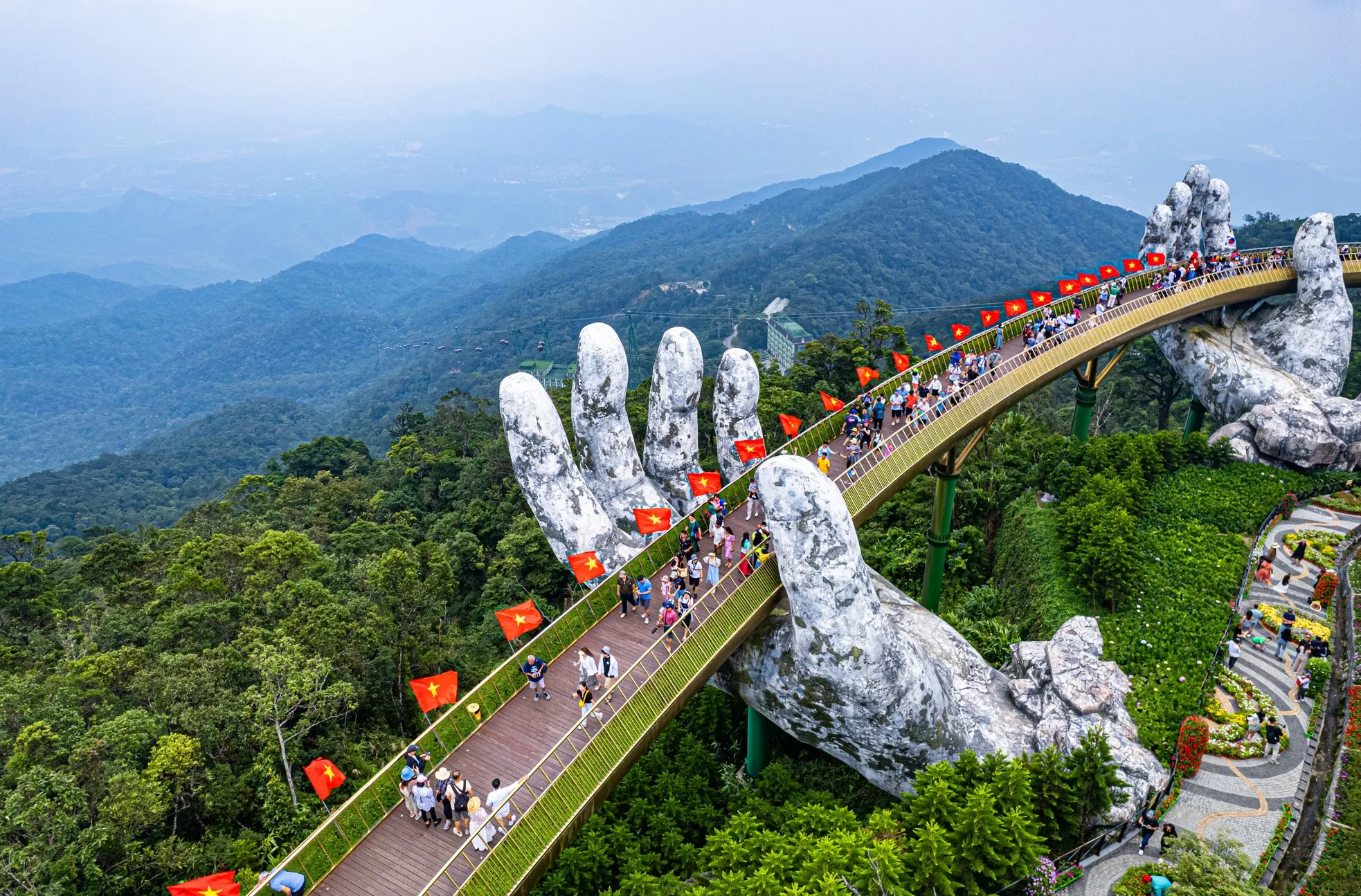 golden-bridge-in-da-nang golden-bridge-in-da-nang