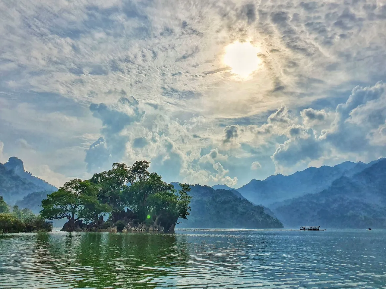 ho-ba-be-bac-kan-family-travel