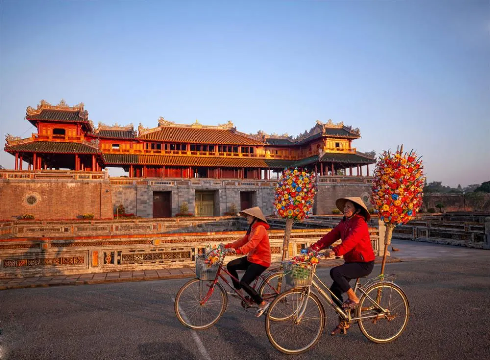 hue-imperial-history-and-river-life hue-imperial-history-and-river-life