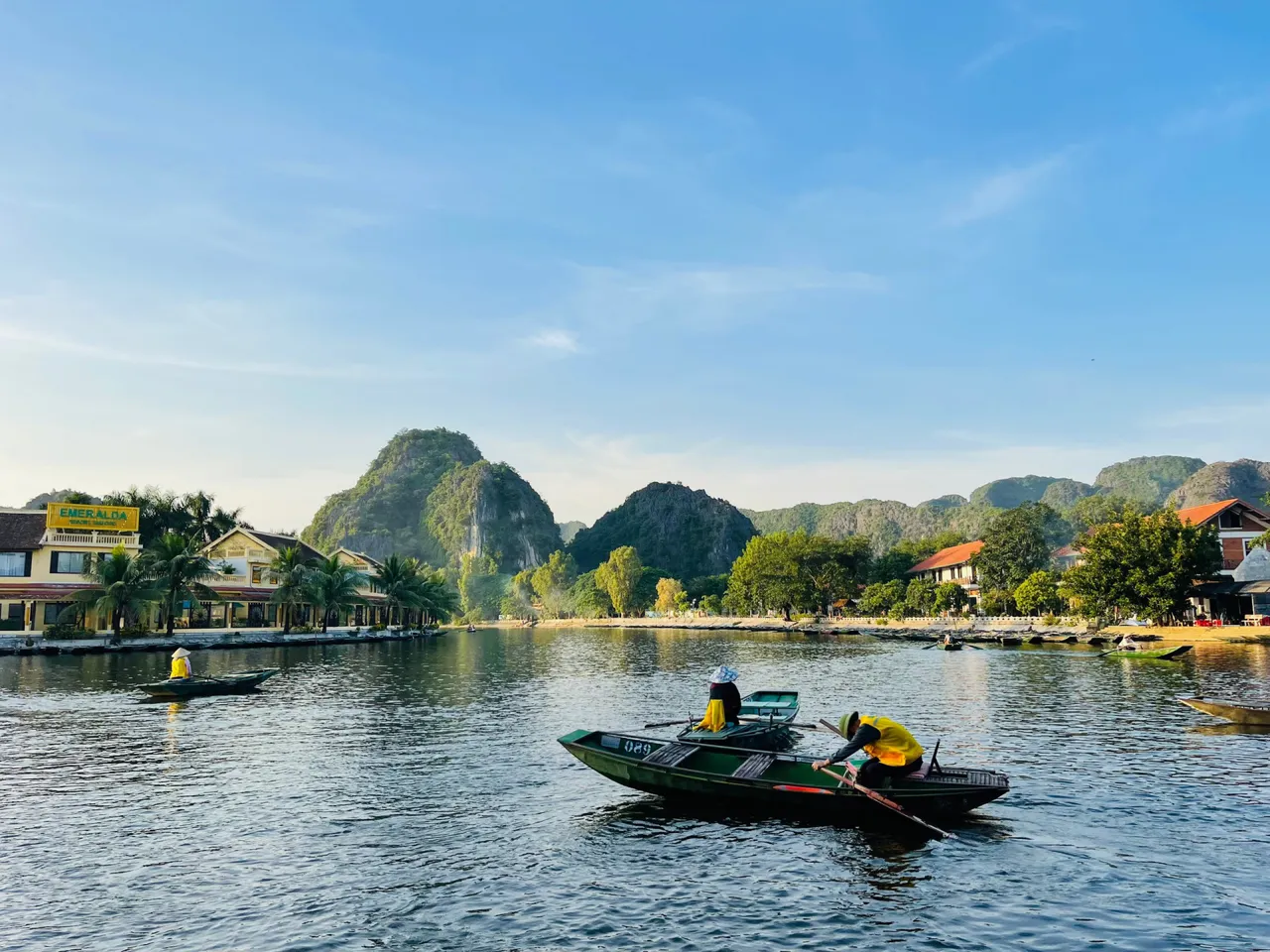 ninh-binh-tranquility-among-karsts ninh-binh-tranquility-among-karsts