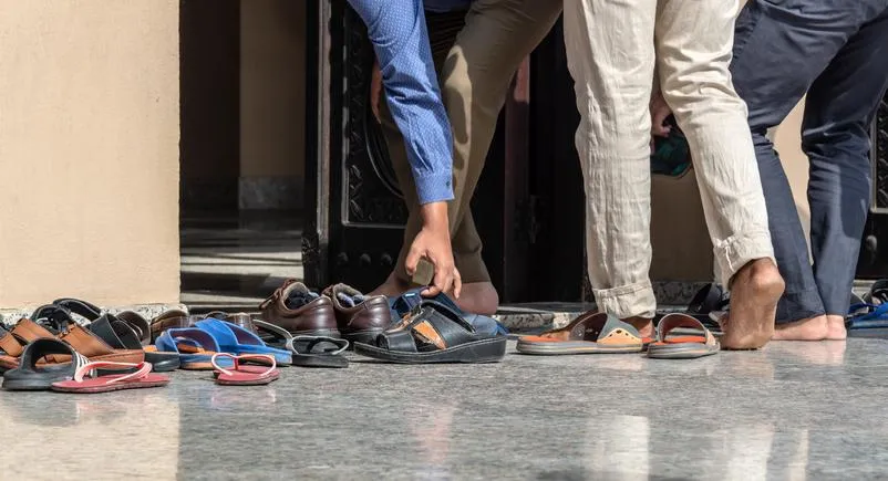 remove-your-shoes-before-entering-someone's-house remove-your-shoes-before-entering-someone's-house