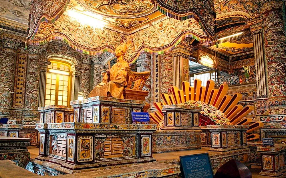 royal-tombs-and-local-markets-khai-dinh-tomb