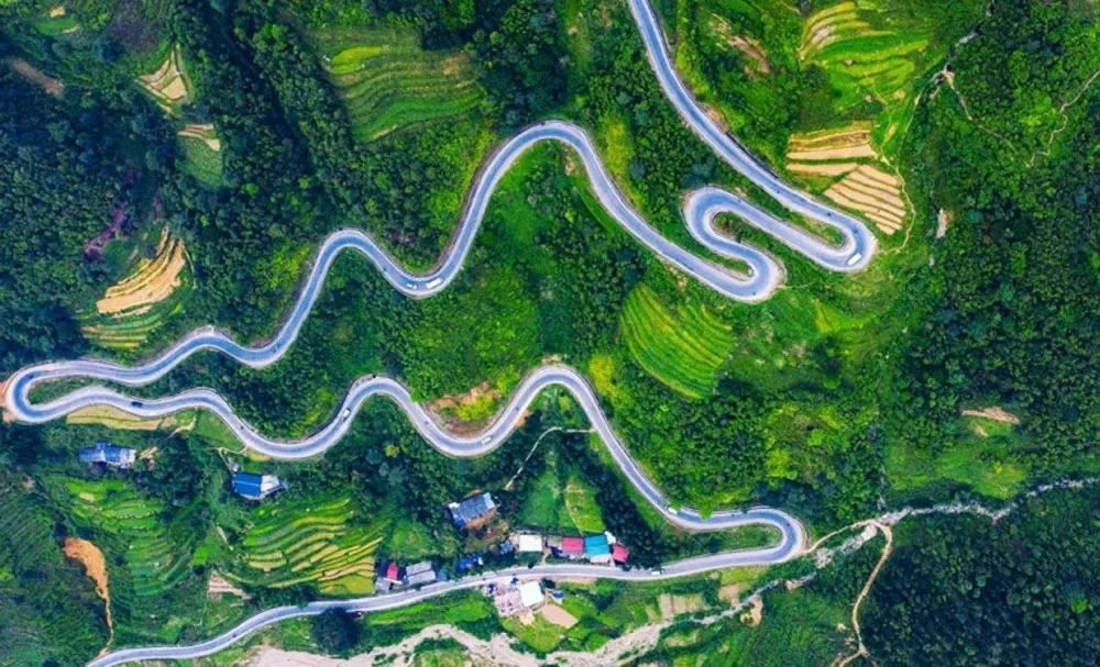 sample-for-9-days-in-vietnam-itinerary-day-5-ma-pi-leng-pass-meo-vac