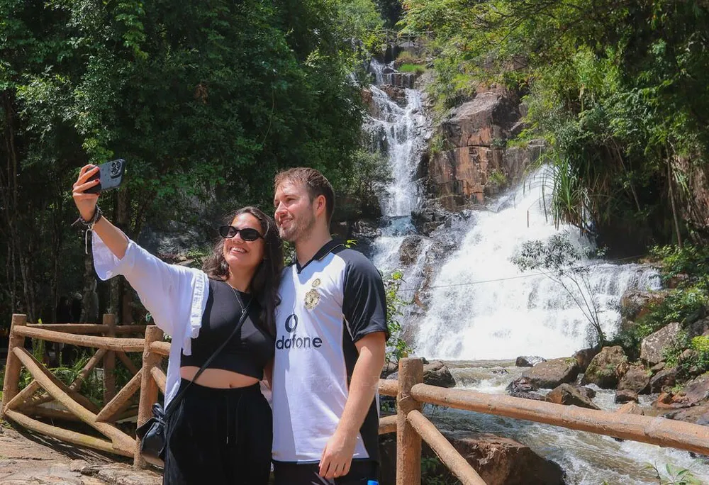 viet-nam-adventure-datania-waterfall viet-nam-adventure-datania-waterfall