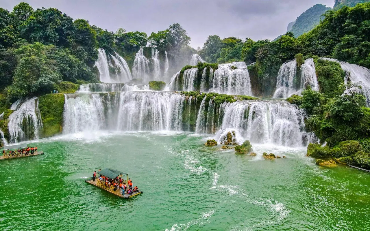 visit-vietnams-beautiful-waterfalls visit-vietnams-beautiful-waterfalls