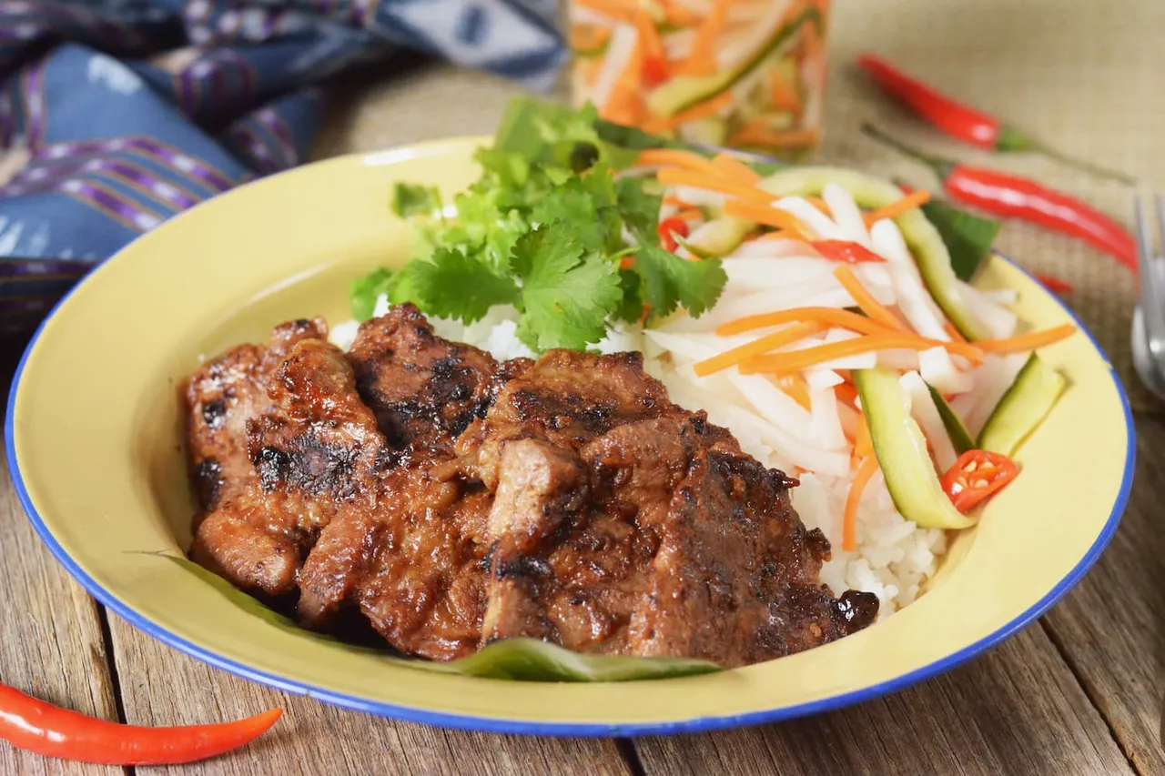 bai-sach-chrouk-a-popular-breakfast-dish-of-thinly-sliced-pork