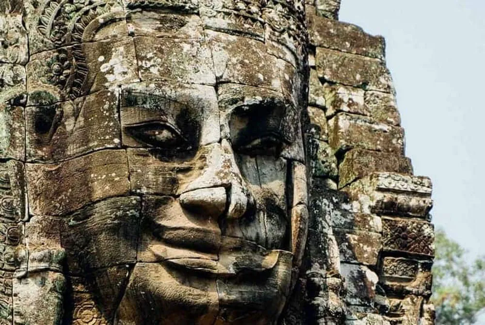 explore-the-smiling-faces-of-bayon-temple