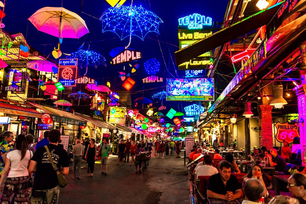 siem-reap-pub-street-for-budget-travelers