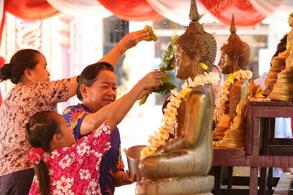 pi-mai-lao-lao-new-year-april pi-mai-lao-lao-new-year-april