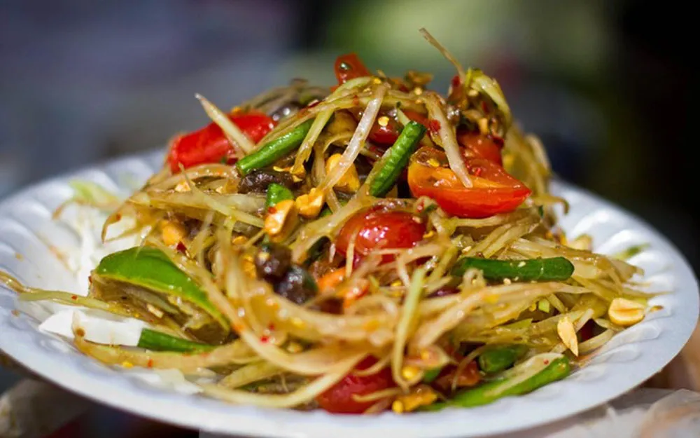 tam-mak-hoong-spicy-green-papaya-salad