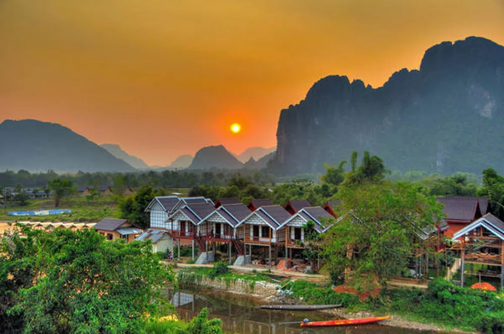 vang-vieng-limestone-landscapes-and-riverside-adventure