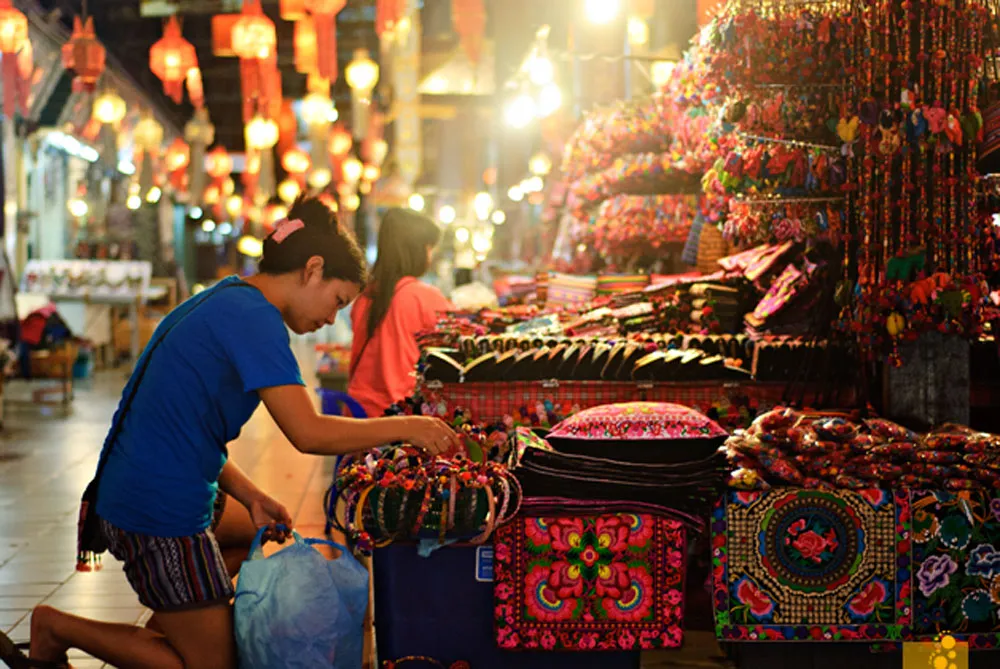 discover-floating-and-night-markets