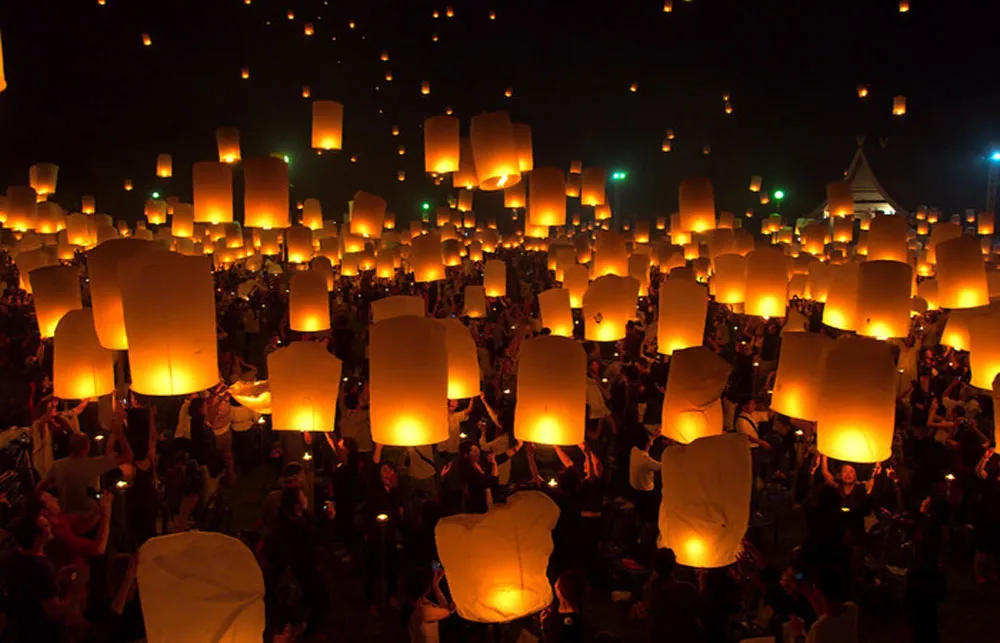  loy-krathong-yi-peng-floating-lanterns-cultural-beauty