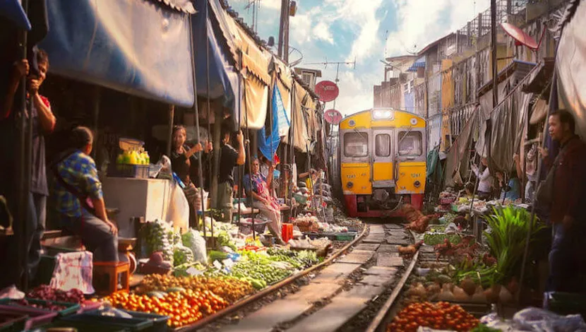 Maeklong-Railway-Market