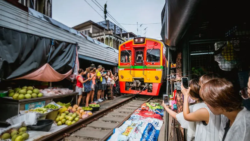 train-market